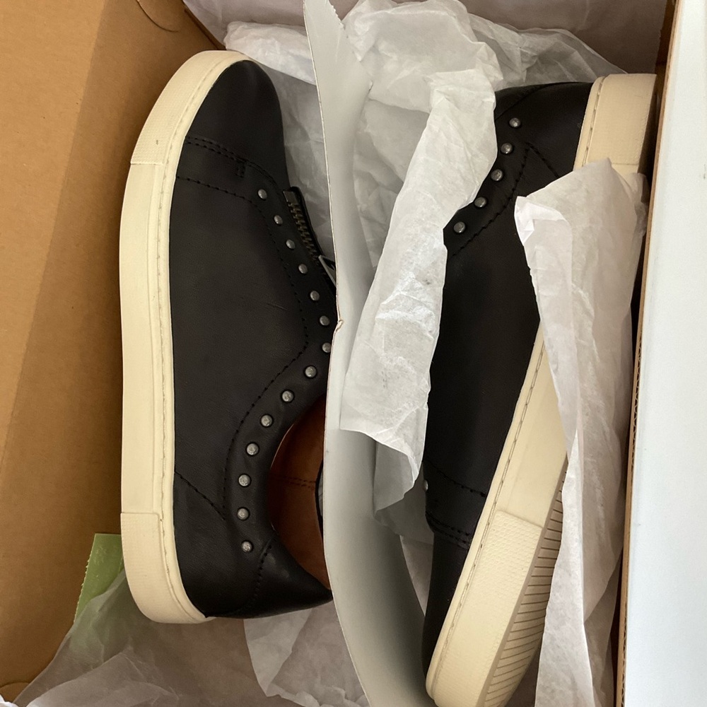 Frye & Co Women Black Leather Studded Victoria Zip Sneaker NIB - Picture 14 of 14